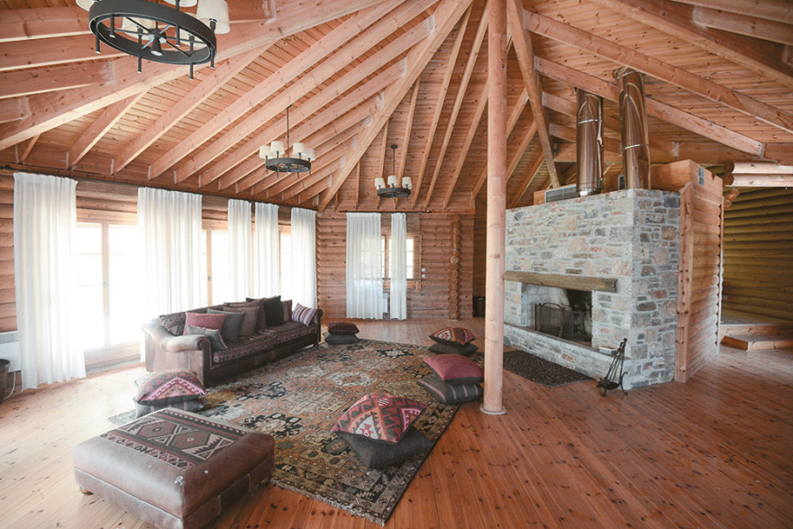 Ρημάζει το ράντσο του Βγενόπουλου στην Πάρνηθα  - Δείτε φωτογραφίες