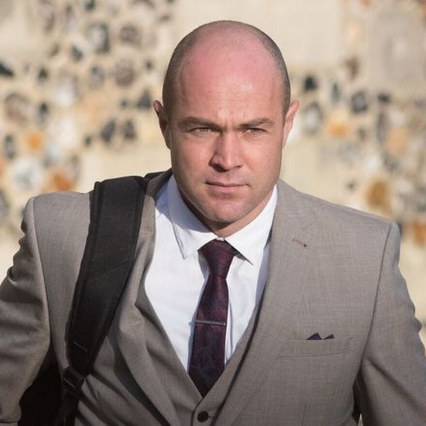 Η απίστευτη ιστορία της Βικτόρια Σίλιερς: Η ελεύθερη πτώση από τα 3.000 πόδια και ο σύζυγος που την ήθελε νεκρή