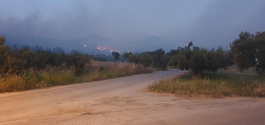 Φωτιά στις Κεχριές Κορινθίας: Σε 12 χλμ. το μέτωπο, κινείται προς Χιλιομόδι - Καταστροφές σε σπίτια