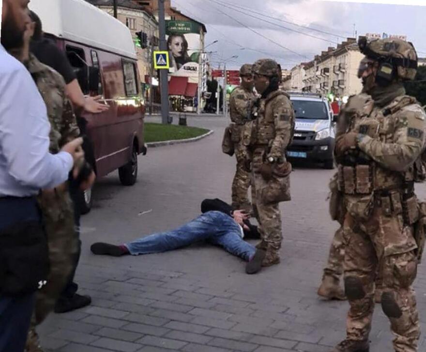 Ουκρανία - Ομηρεία στο Λουτσκ: Απελευθερώθηκαν οι 13 όμηροι - Παραδόθηκε ο δράστης 