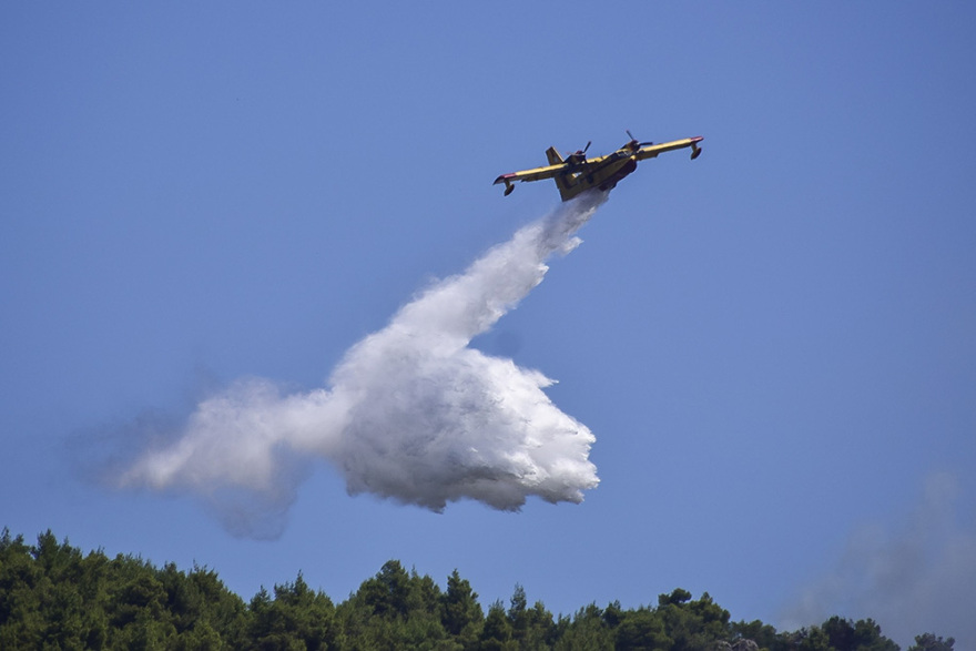Κεχριές: Εκκενώθηκαν κατασκήνωση και δύο οικισμοί - Ο Χαρδαλιάς ενεργοποίησε το σύστημα Copernicus