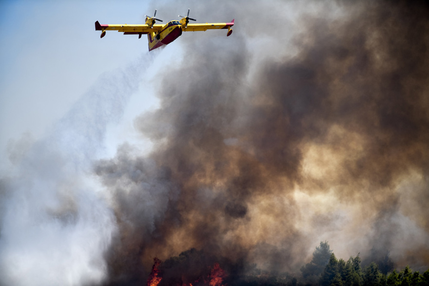 Κεχριές: Εκκενώθηκαν κατασκήνωση και δύο οικισμοί - Ο Χαρδαλιάς ενεργοποίησε το σύστημα Copernicus