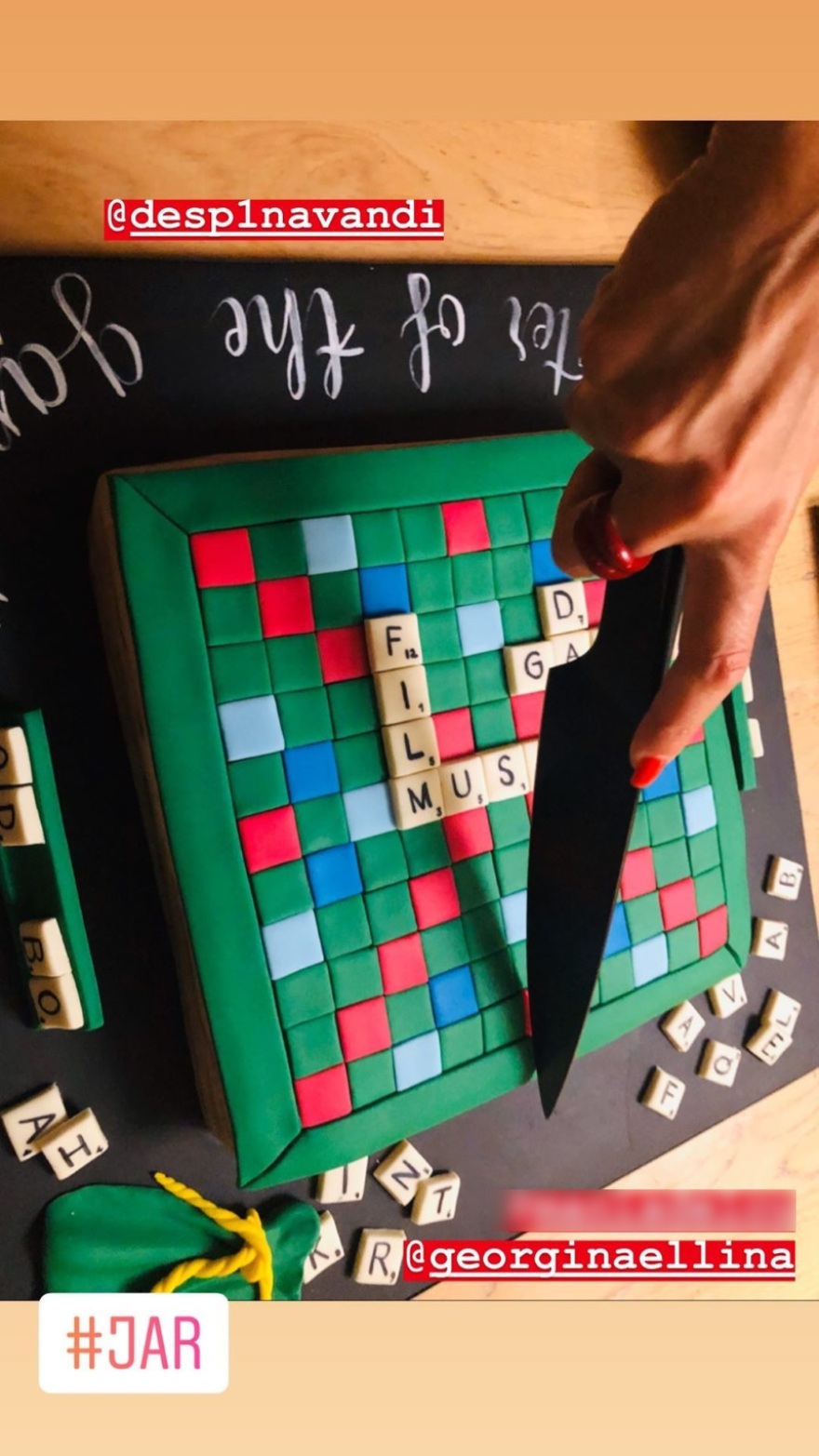 Δέσποινα Βανδή: Το πάρτι για τα γενέθλιά της με τούρτα... «Scrabble» 