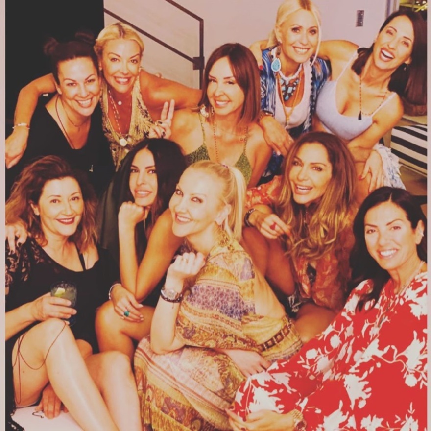 Δέσποινα Βανδή: Το πάρτι για τα γενέθλιά της με τούρτα... «Scrabble» 