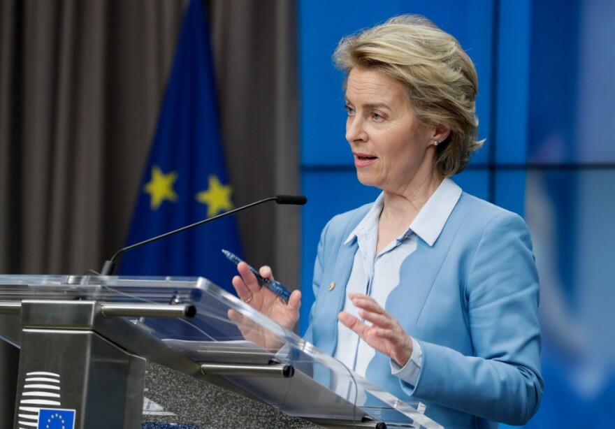 AUKUS: Αφού «πιάστηκε στον ύπνο» στην G7, ο Μακρόν περνά στην αντεπίθεση με τον «ευρωστρατό»