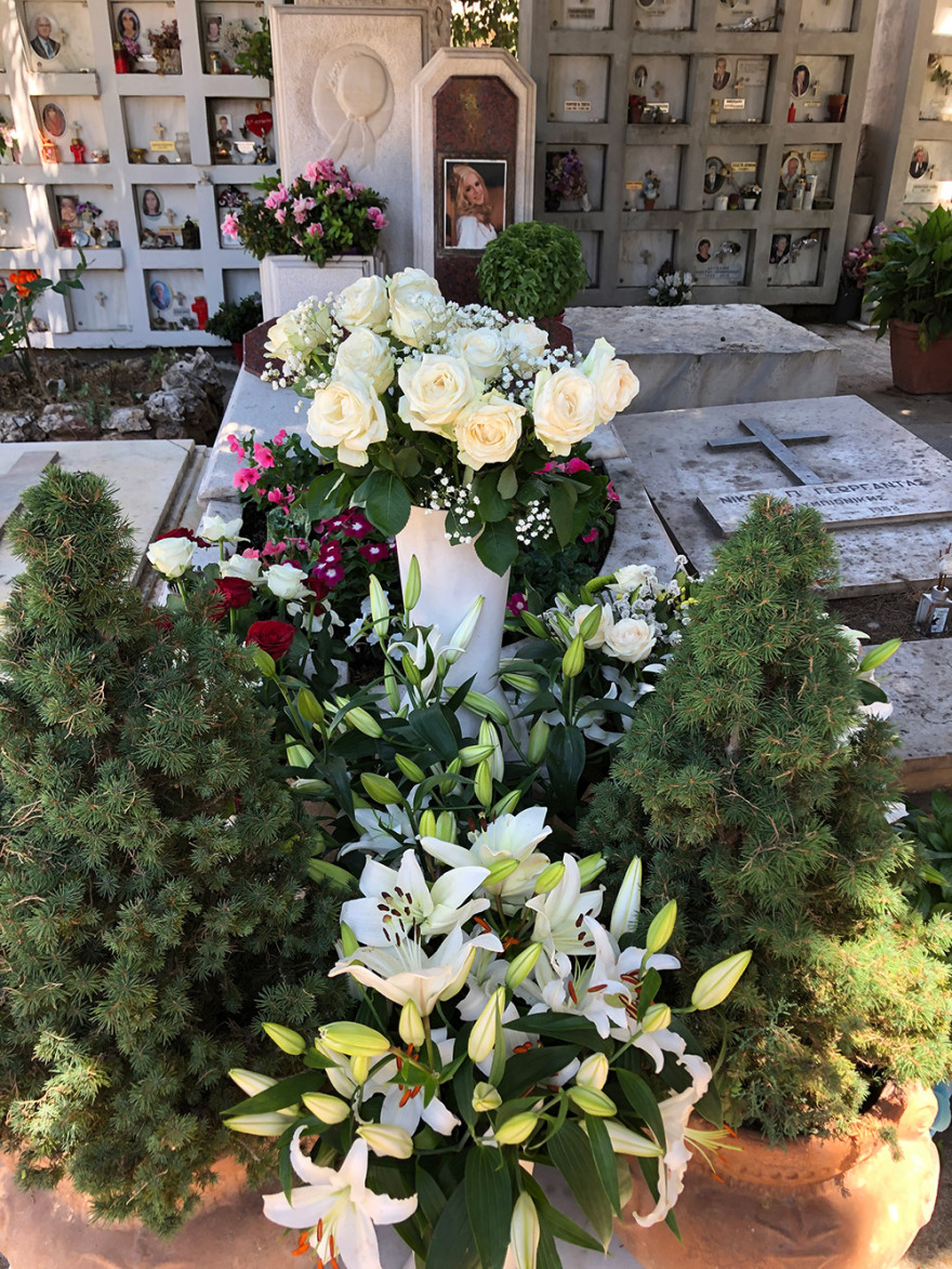 Αλίκη Βουγιουκλάκη: Ποιοι βρέθηκαν στο ετήσιο μνημόσυνο - Δείτε φωτογραφίες  