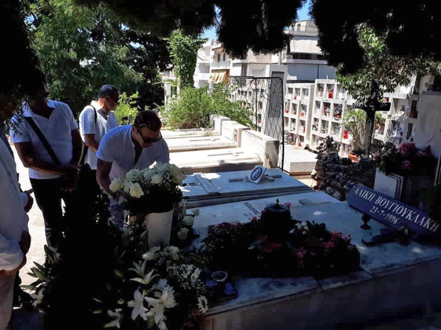 Αλίκη Βουγιουκλάκη: Ποιοι βρέθηκαν στο ετήσιο μνημόσυνο - Δείτε φωτογραφίες  