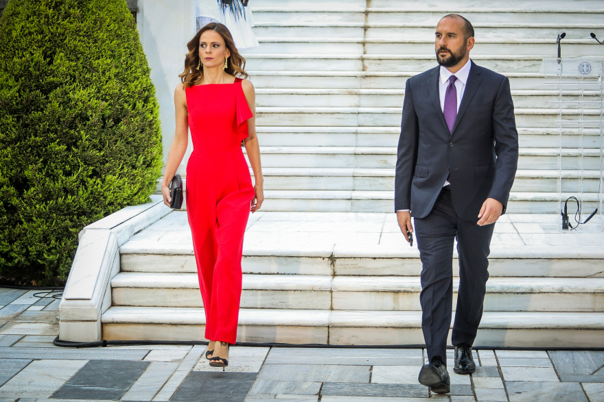 Προεδρικό Μέγαρο: Τι φόρεσαν οι κυρίες - Ποιες στιλιστικές επιλογές ξεχώρισαν (φωτό)