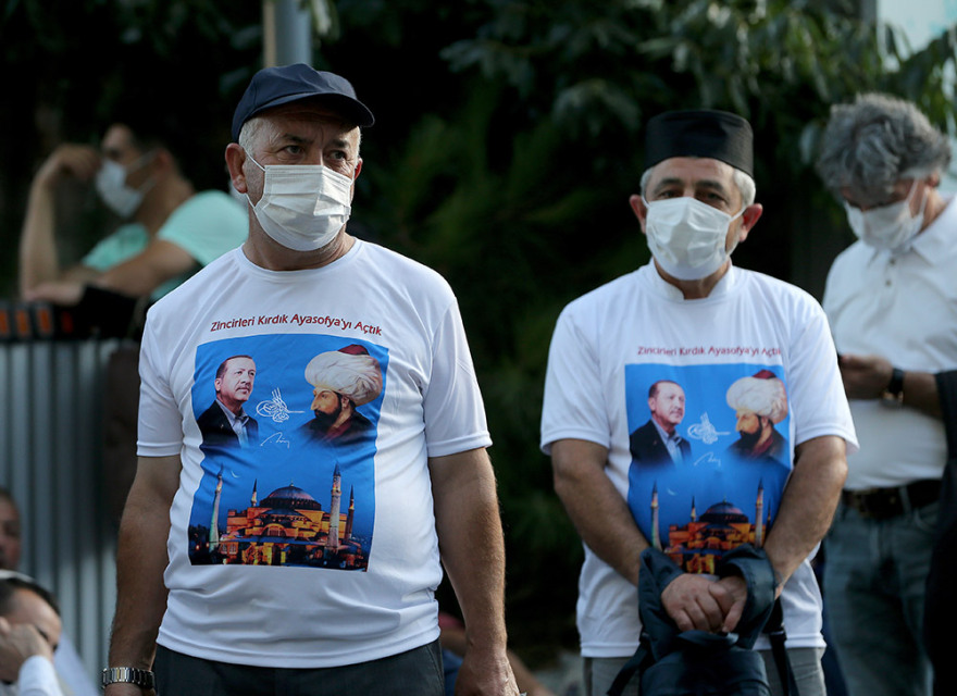 Αγιά Σοφία: Τζαμί μετά από 86 χρόνια - Συρρέουν οι Τούρκοι έξω από τη Μεγάλη Εκκλησιά - Δείτε live