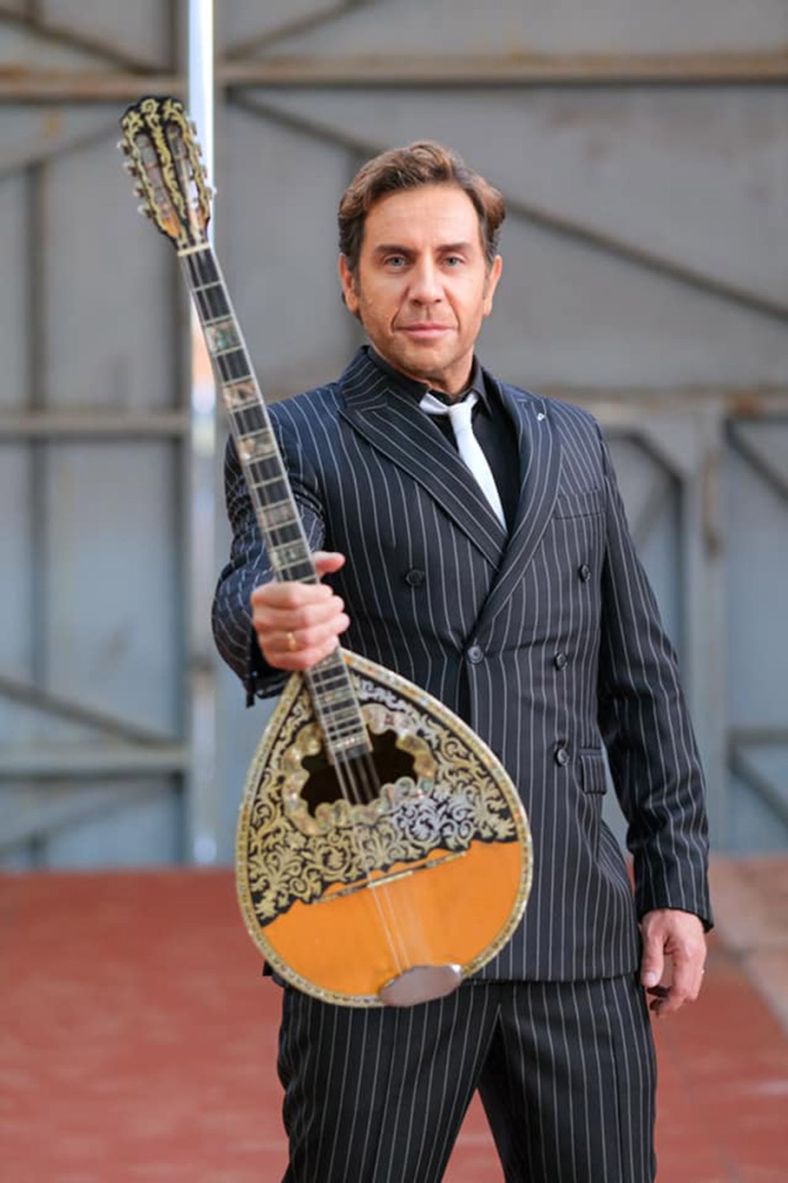 Γιώργος Μαζωνάκης: Το παιδί της νύχτας και οι ευαίσθητες χορδές του