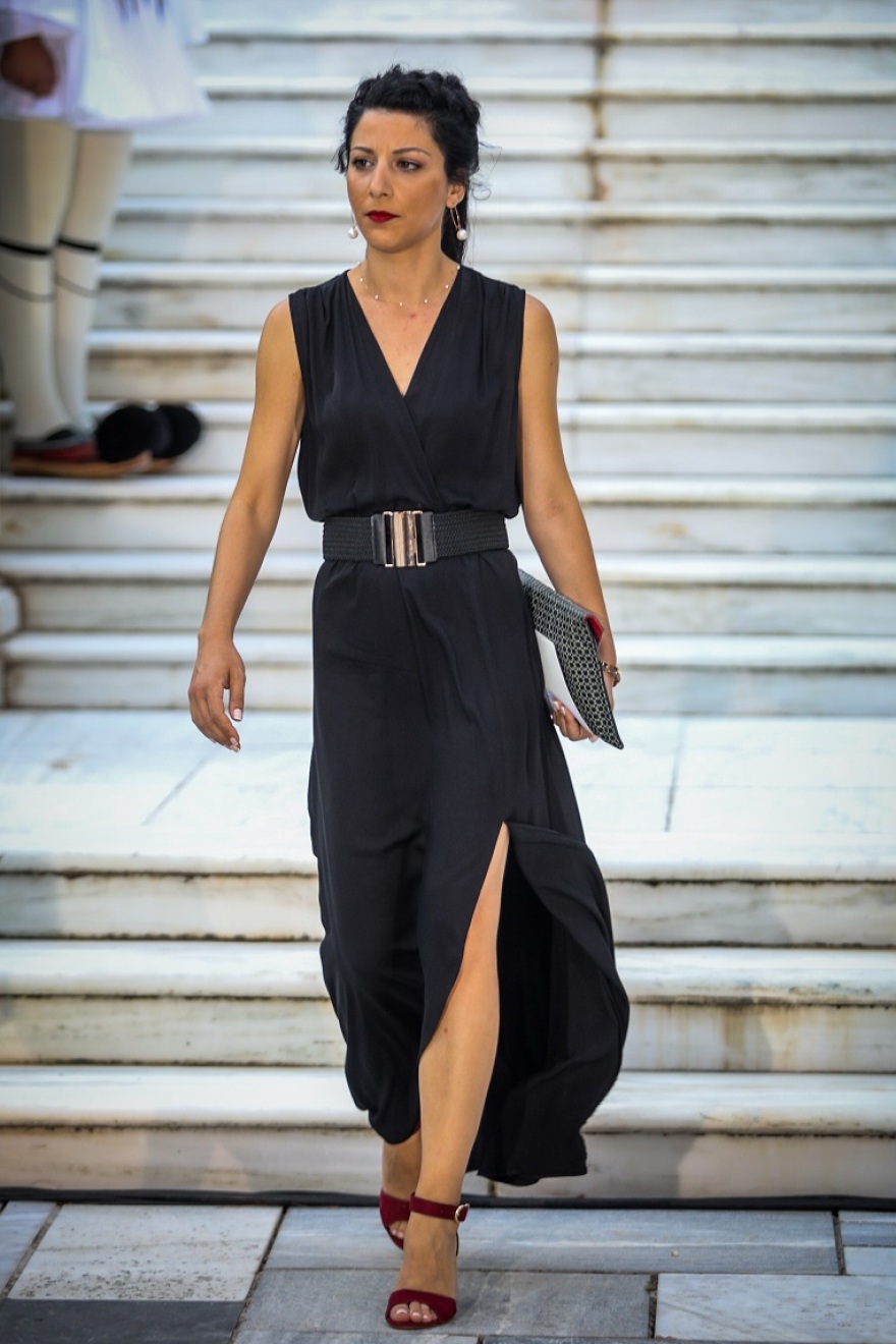 Προεδρικό Μέγαρο: Τι φόρεσαν οι κυρίες - Ποιες στιλιστικές επιλογές ξεχώρισαν (φωτό)