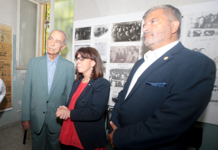 Κατερίνα Σακελλαροπούλου: Στεφάνι στη μνήμη των θυμάτων της δικτατορίας από την ΠτΔ