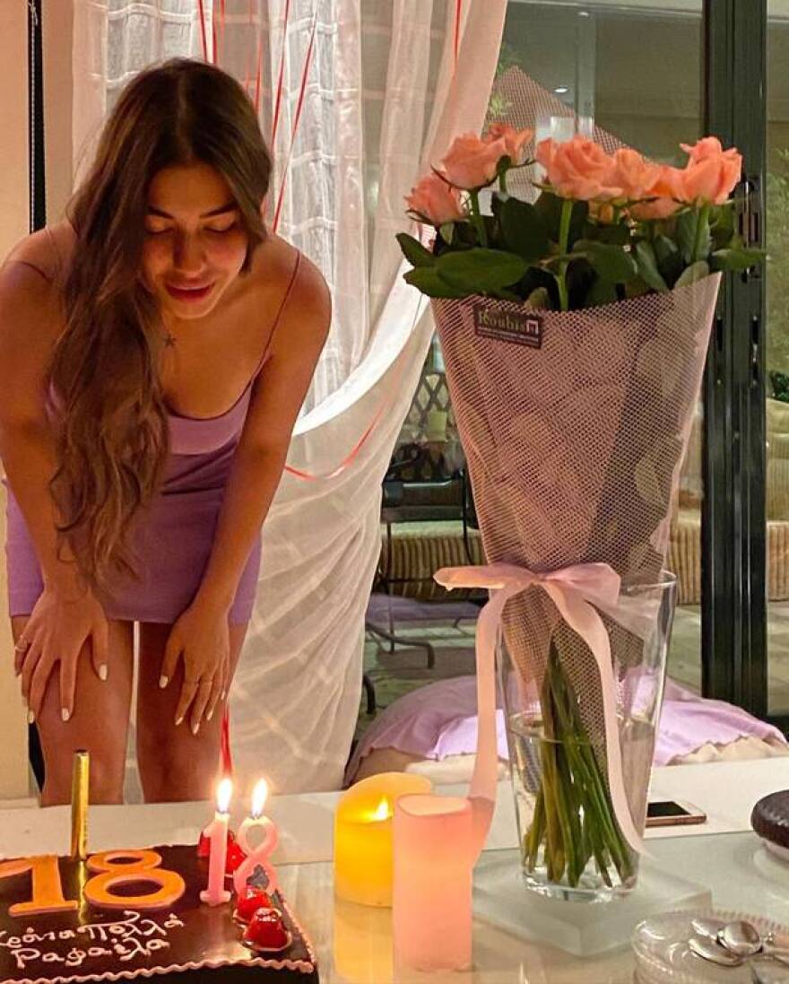 Τάρια Μπούρα: Η κόρη της έκλεισε τα 18 και είναι το ίδιο εντυπωσιακή 