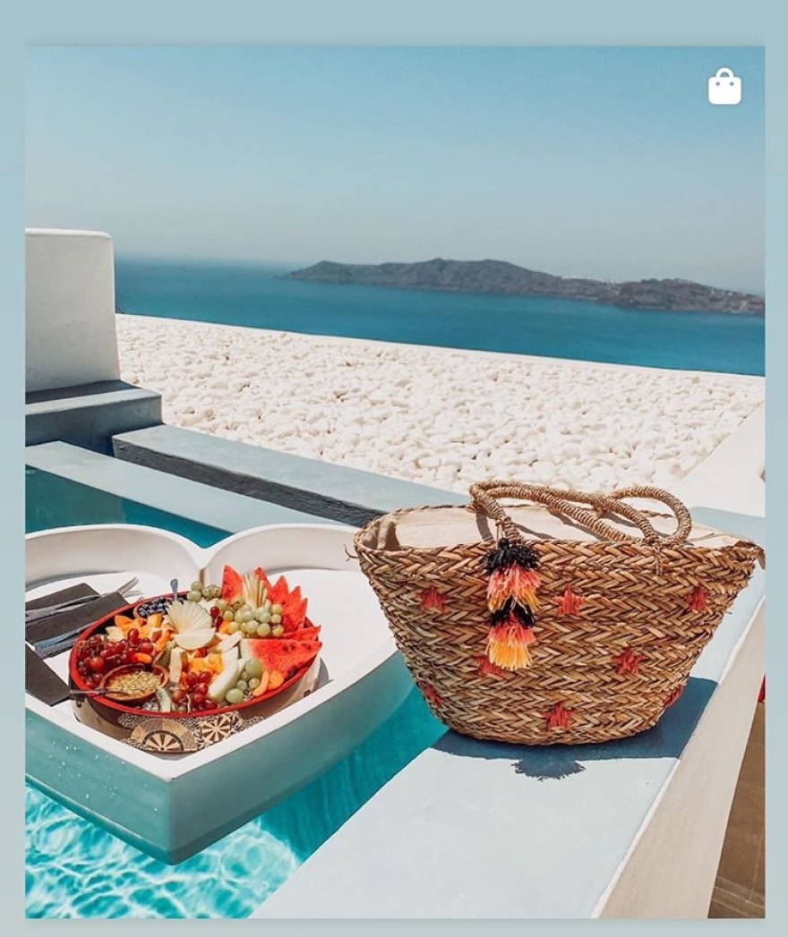 Διακοπές στη Σαντορίνη για την Κατερίνα Καινούργιου