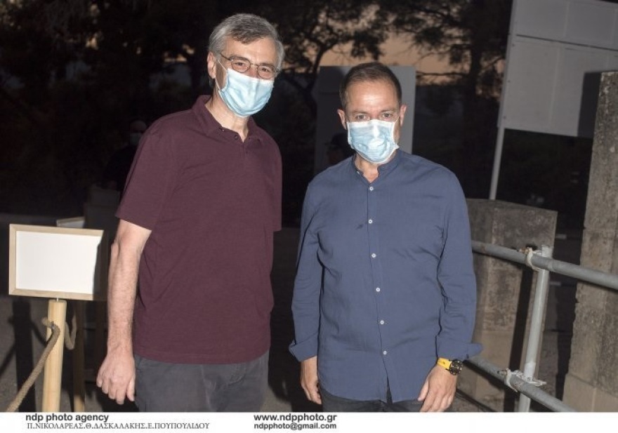 Ο Σωτήρης Τσιόδρας είδε τους «Πέρσες» στην Επίδαυρο φορώντας μάσκα