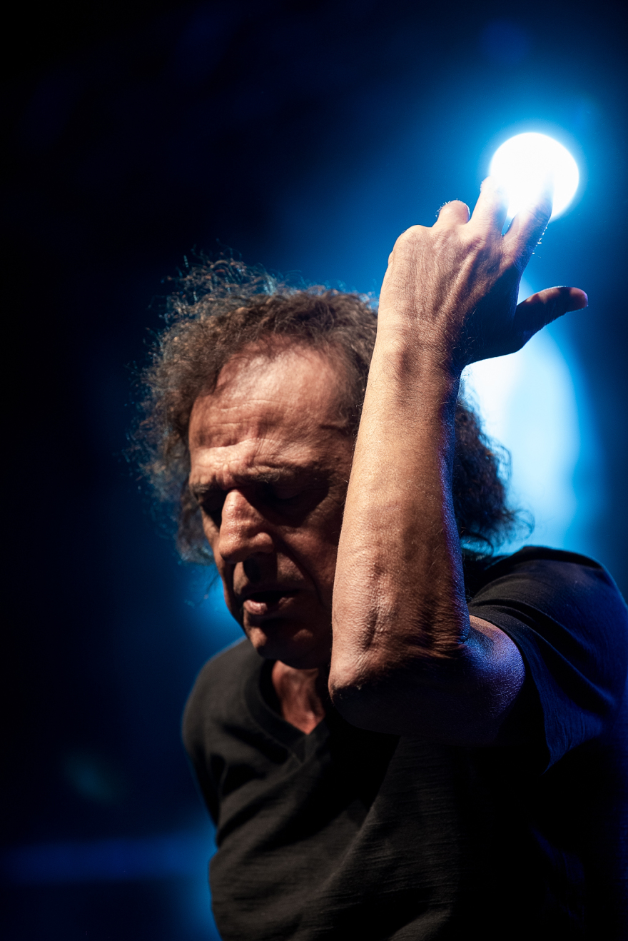 Βασίλης Παπακωνσταντίνου: Η μαγική βραδιά στο θέατρο Πέτρας