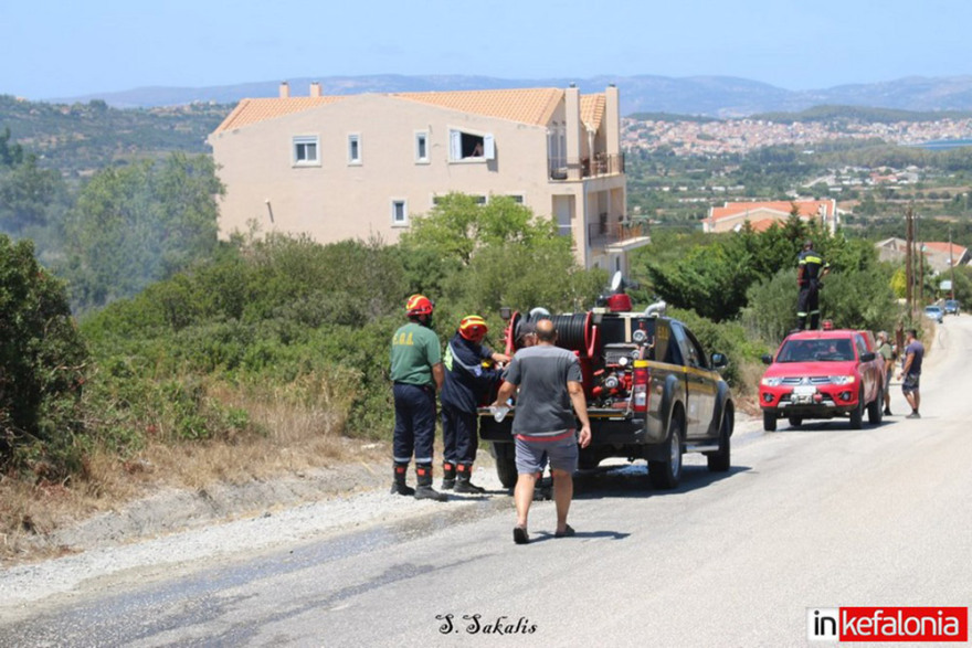 Φωτιά στην Κεφαλονιά: Σε ύφεση το μέτωπο στις Κεραμειές