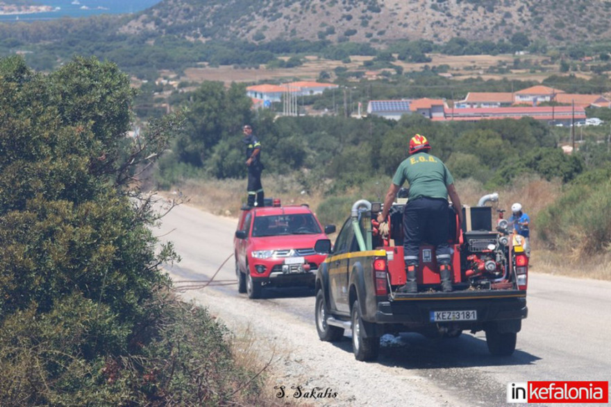 Φωτιά στην Κεφαλονιά: Σε ύφεση το μέτωπο στις Κεραμειές