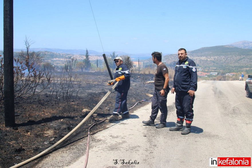 Φωτιά στην Κεφαλονιά: Σε ύφεση το μέτωπο στις Κεραμειές