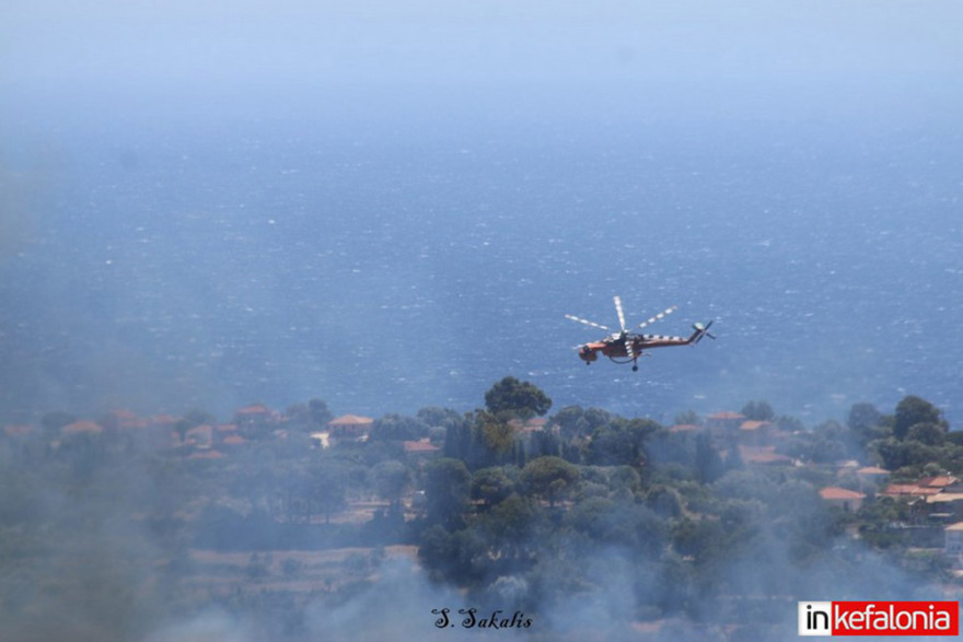 Φωτιά στην Κεφαλονιά: Σε ύφεση το μέτωπο στις Κεραμειές