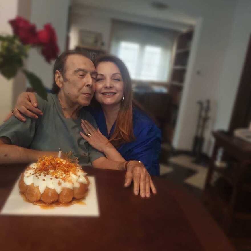 O Τόλης Βοσκόπουλος έγινε 80 ετών και το γιόρτασε με την Άντζελα Γκερέκου