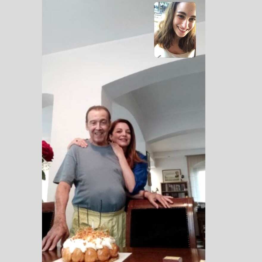 O Τόλης Βοσκόπουλος έγινε 80 ετών και το γιόρτασε με την Άντζελα Γκερέκου