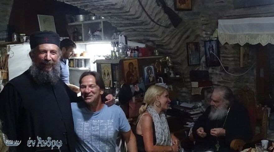 Ελένη Μενεγάκη: Επίσκεψη σε μοναστήρι με τον Μάκη Παντζόπουλο και τη μητέρα της 