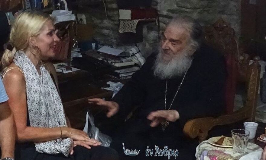 Ελένη Μενεγάκη: Επίσκεψη σε μοναστήρι με τον Μάκη Παντζόπουλο και τη μητέρα της 