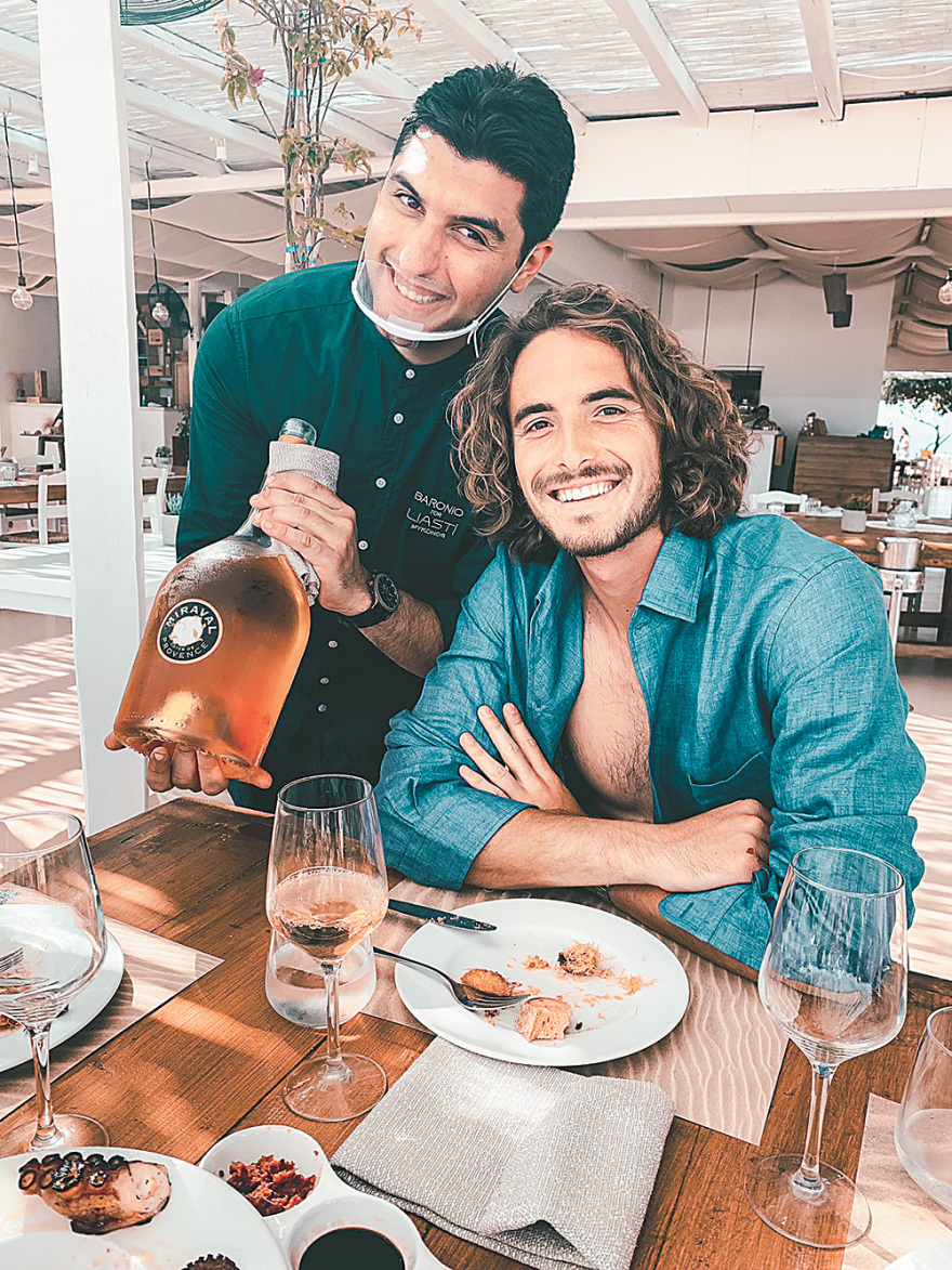 Το Grand Slam του Τσιτσιπά στη Μύκονο με την Ελληνοαμερικανίδα σύντροφό του