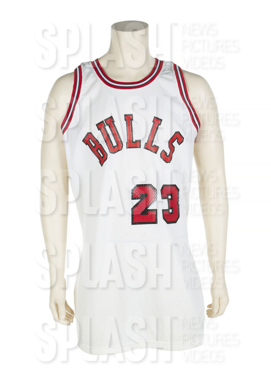 Μαικλ Τζόρνταν: Στις 400.000 δολάρια η πρώτη του φανέλα στους Σικάγκο Μπουλς