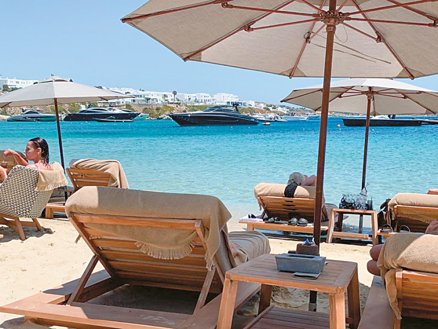 Μύκονος - Nammos Vs Kensho: Πόλεμος με «φράγματα» και εσώρουχα στην Ψαρού