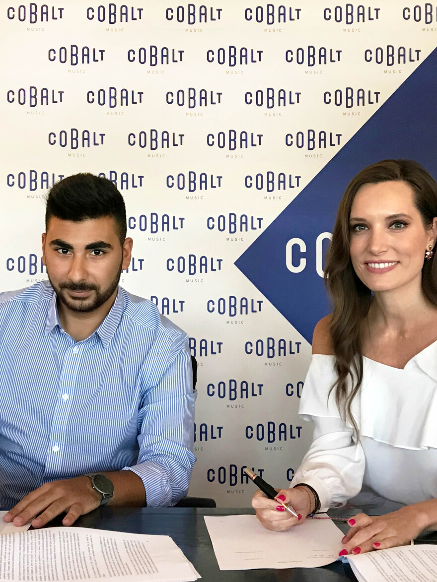 Ο Κωνσταντίνος Παντελίδης υπέγραψε το πρώτο του δισκογραφικό συμβόλαιο