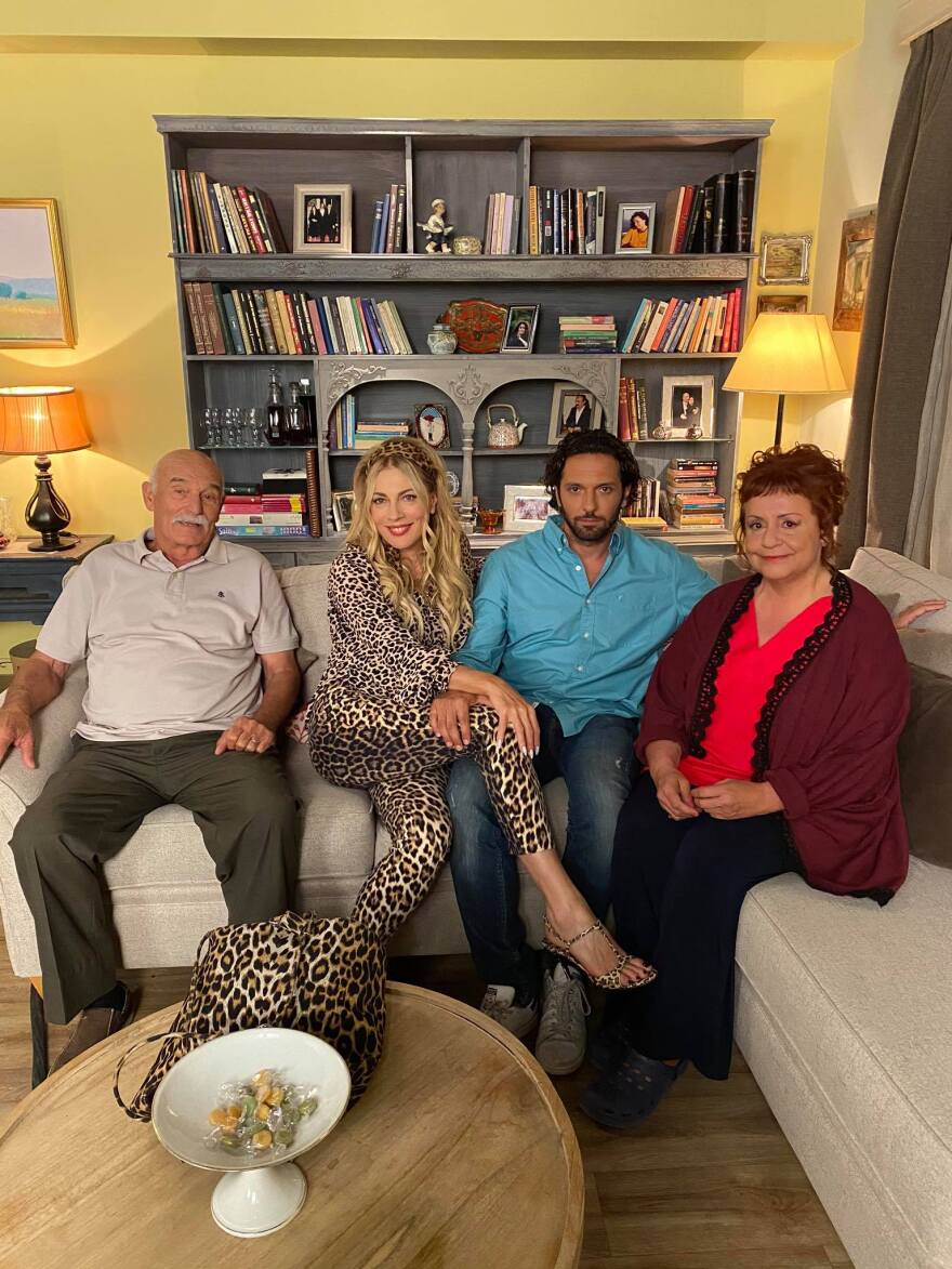 «Μην αρχίζεις τη μουρμούρα»: Φωτογραφίες από τα γυρίσματα των νέων επεισοδίων  