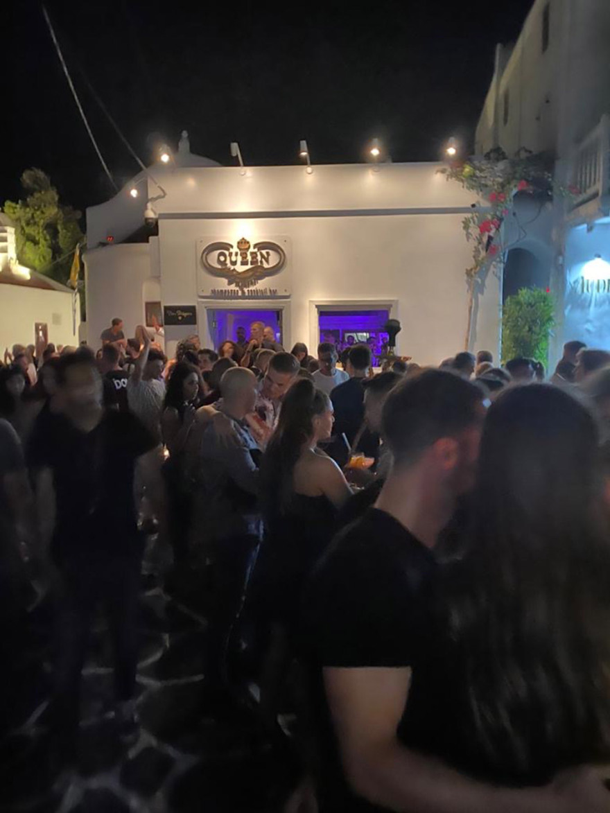 Μύκονος: Συνωστισμός παντού και η κατάσταση ξεφεύγει