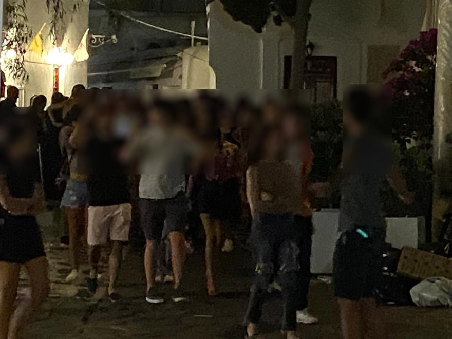 Μύκονος: Συνωστισμός παντού και η κατάσταση ξεφεύγει