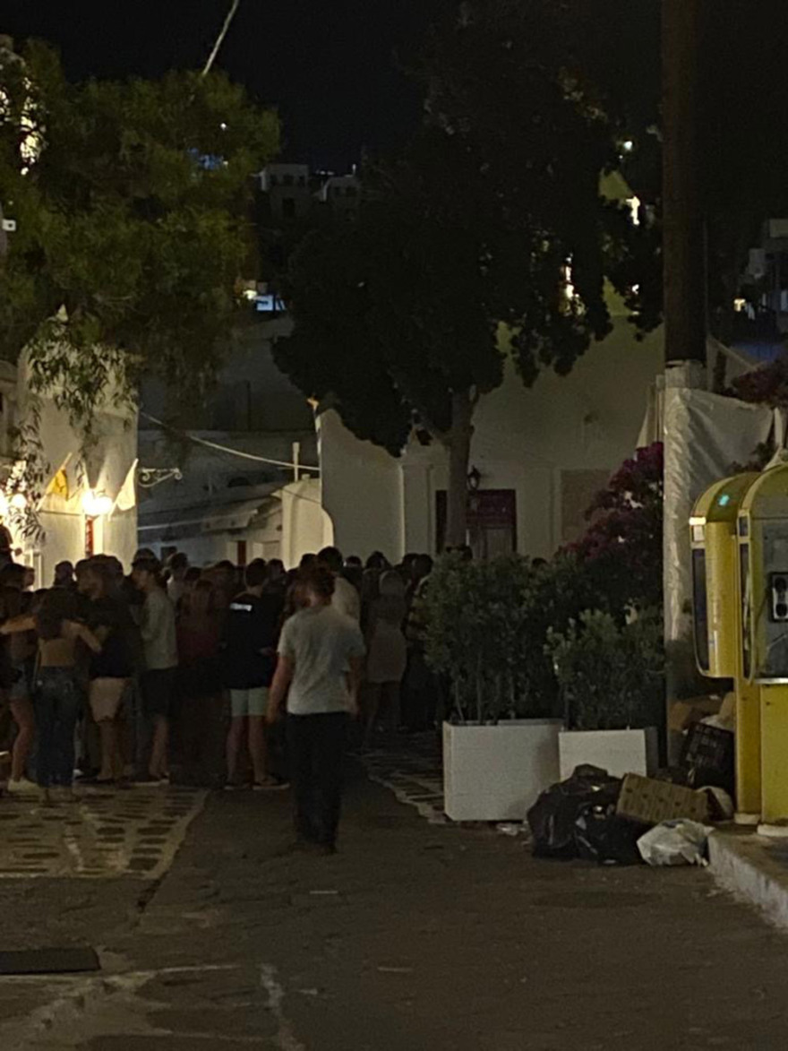 Μύκονος: Συνωστισμός παντού και η κατάσταση ξεφεύγει