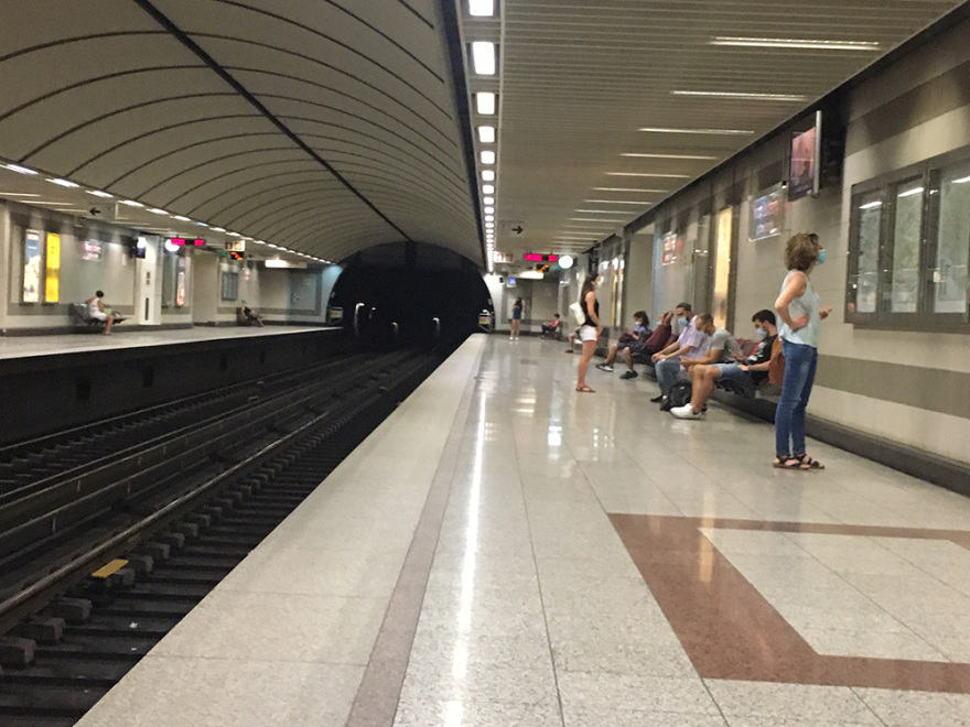 Κορωνοϊός: «Συναγερμός» για τα μέσα μαζικής μεταφοράς - Αυξάνονται τα δρομολόγια, σαρωτικοί έλεγχοι