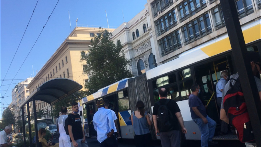 Κορωνοϊός: «Συναγερμός» για τα μέσα μαζικής μεταφοράς - Αυξάνονται τα δρομολόγια, σαρωτικοί έλεγχοι