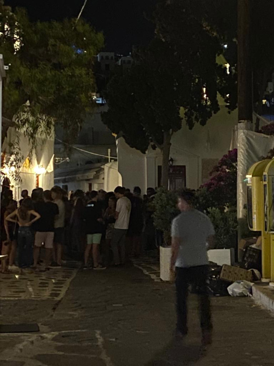 Μύκονος: Συνωστισμός παντού και η κατάσταση ξεφεύγει