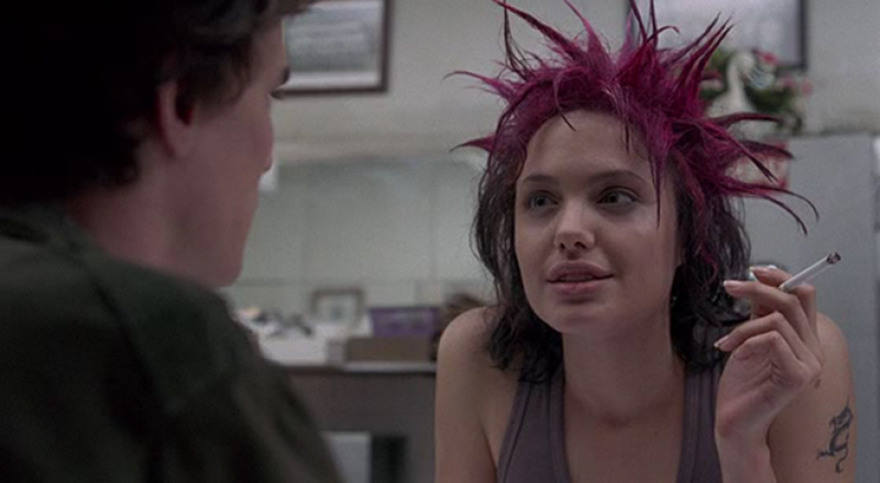 Αντζελίνα Τζολί: Για πρώτη φορά στη δημοσιότητα φωτογραφίες από την άγρια εφηβεία της