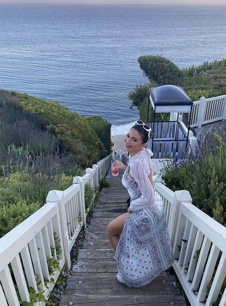 Καρντάσιανς: Διακοπές για μεγιστάνες σε έπαυλη στο Μαλιμπού αξίας 120 εκατ. δολαρίων 