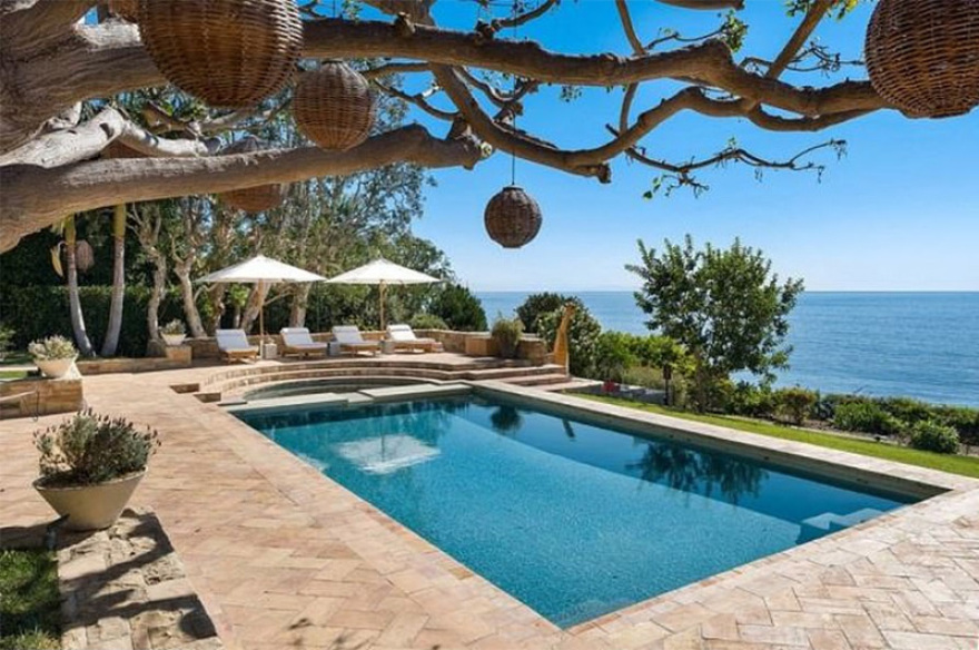 Καρντάσιανς: Διακοπές για μεγιστάνες σε έπαυλη στο Μαλιμπού αξίας 120 εκατ. δολαρίων 