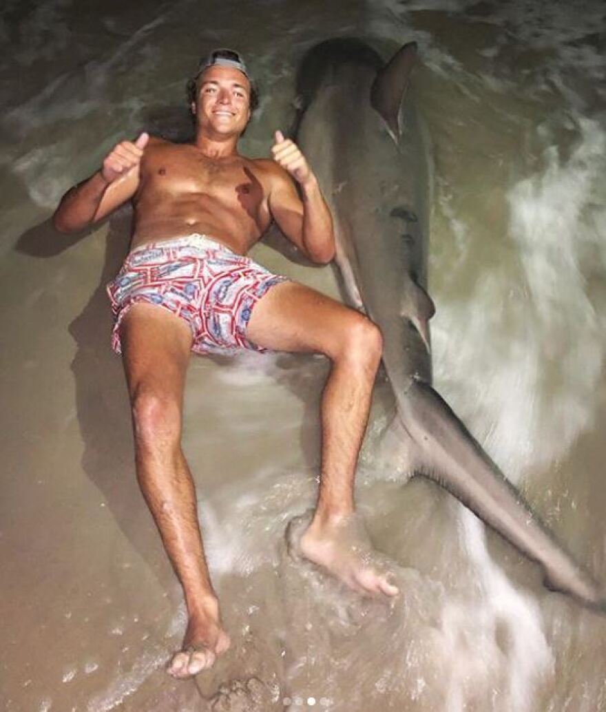 Έπιασε καρχαρία 180 κιλών ανοιχτά της ακτής του Λονγκ Άιλαντ - Δείτε φωτογραφίες