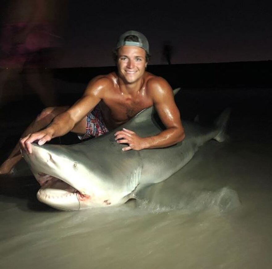 Έπιασε καρχαρία 180 κιλών ανοιχτά της ακτής του Λονγκ Άιλαντ - Δείτε φωτογραφίες