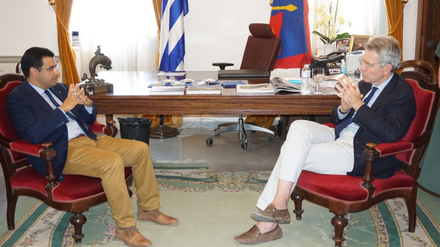 Την Ύδρα επισκέφτηκε ο Αμερικανός πρεσβευτής Τζέφρι Πάιτ