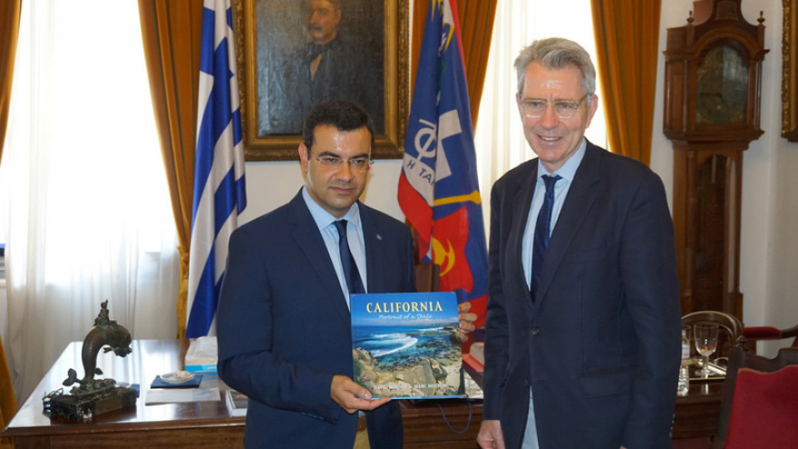 Την Ύδρα επισκέφτηκε ο Αμερικανός πρεσβευτής Τζέφρι Πάιτ