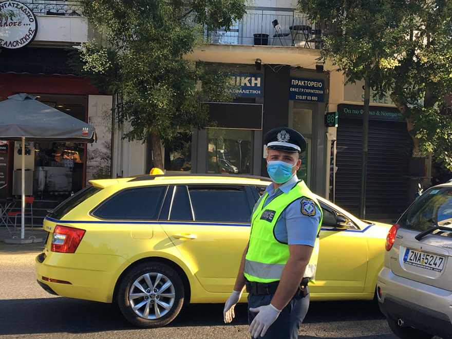 Κορωνοϊός: Εντατικοί έλεγχοι από το πρωί στα ΜΜΜ και στα ταξί για τη χρήση μάσκας