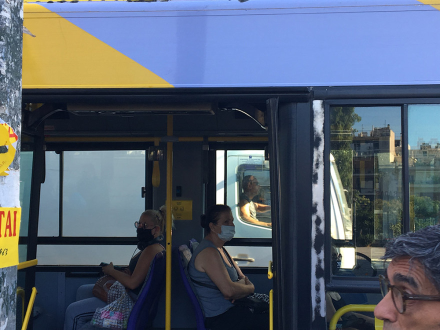 Κορωνοϊός: Εντατικοί έλεγχοι από το πρωί στα ΜΜΜ και στα ταξί για τη χρήση μάσκας