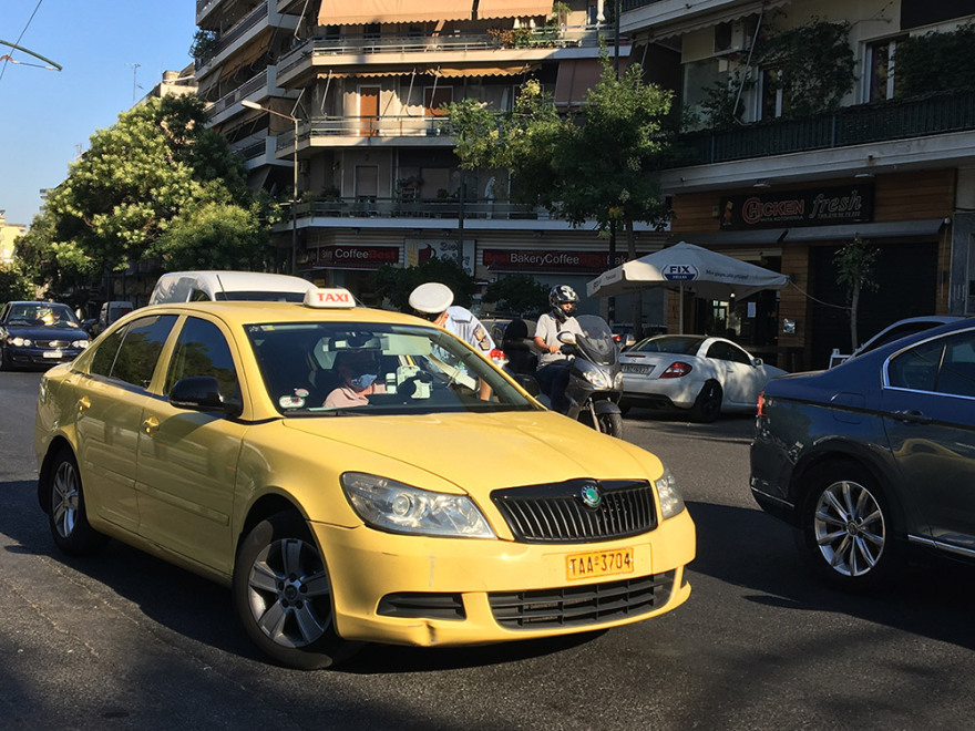 Κορωνοϊός: Εντατικοί έλεγχοι από το πρωί στα ΜΜΜ και στα ταξί για τη χρήση μάσκας