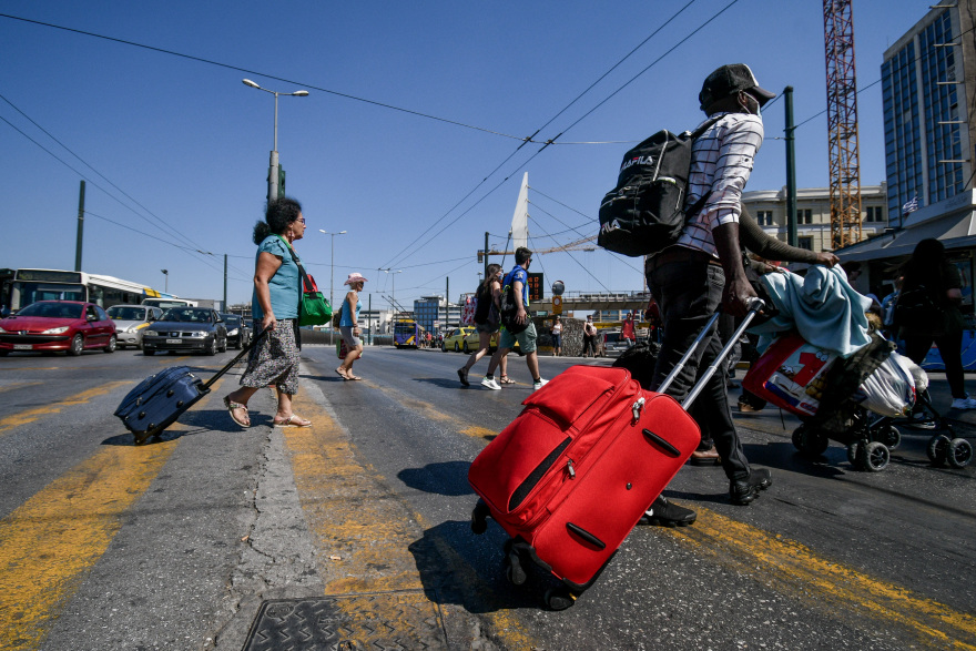 Ουρές στο λιμάνι του Πειραιά -Αναχωρούν οι αδειούχοι του Αυγούστου